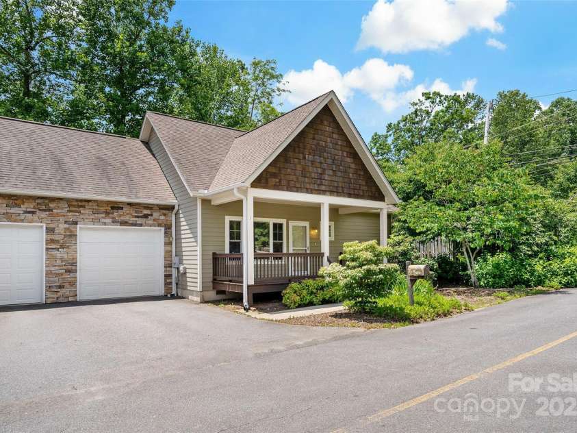 1 Teresa Way, Black Mountain, NC 28711.  MLS# CAR4266378, YatesRealty ID 19606. 