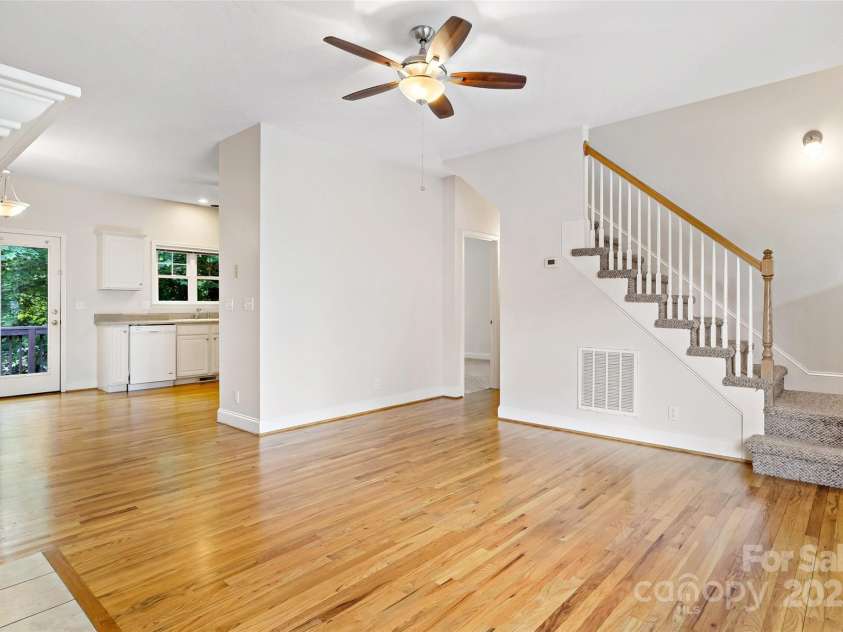 1 Teresa Way, Black Mountain, NC 28711.  MLS# CAR4266378, YatesRealty ID 19606. 