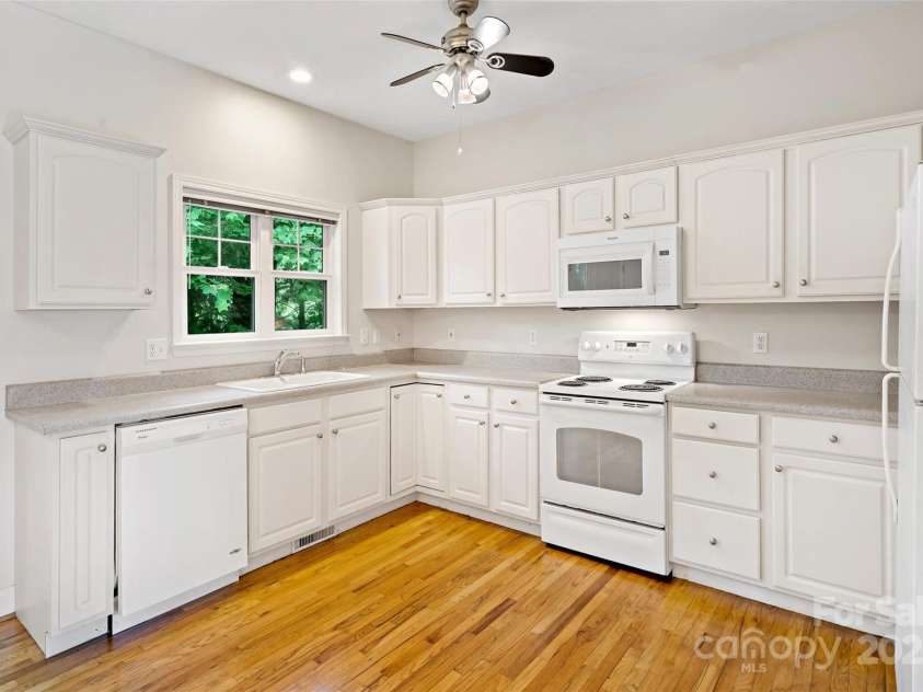 1 Teresa Way, Black Mountain, NC 28711.  MLS# CAR4266378, YatesRealty ID 19606. 