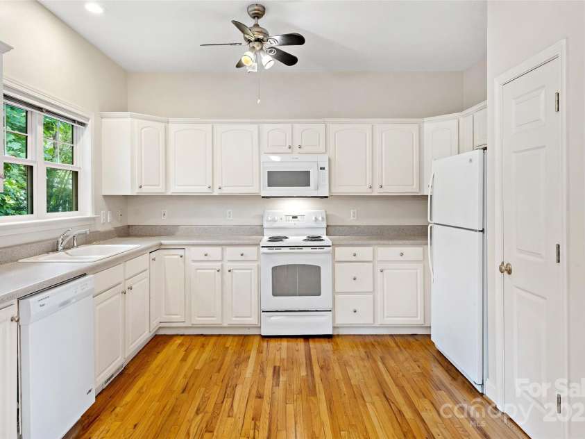 1 Teresa Way, Black Mountain, NC 28711.  MLS# CAR4266378, YatesRealty ID 19606. 