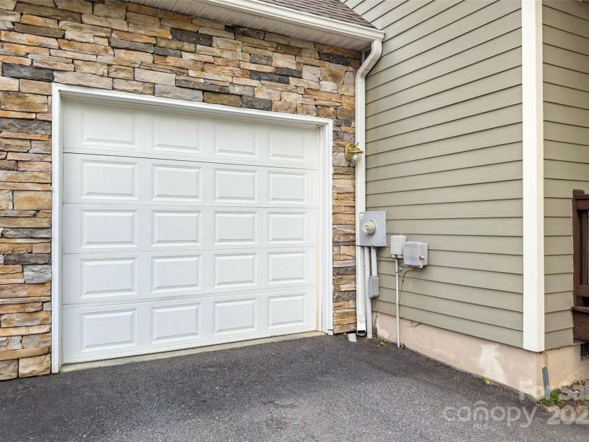 1 Teresa Way, Black Mountain, NC 28711.  MLS# CAR4266378, YatesRealty ID 19606. 