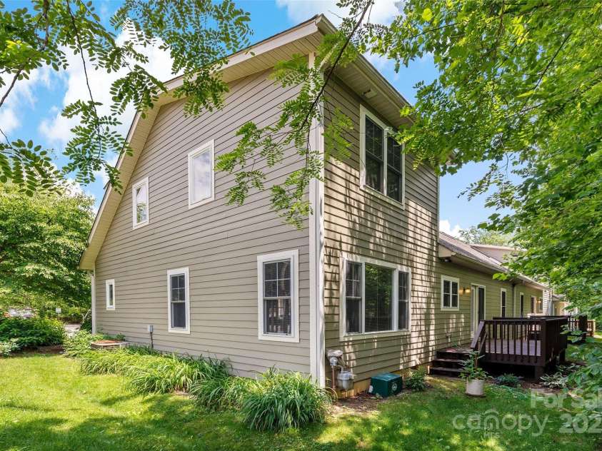 1 Teresa Way, Black Mountain, NC 28711.  MLS# CAR4266378, YatesRealty ID 19606. 