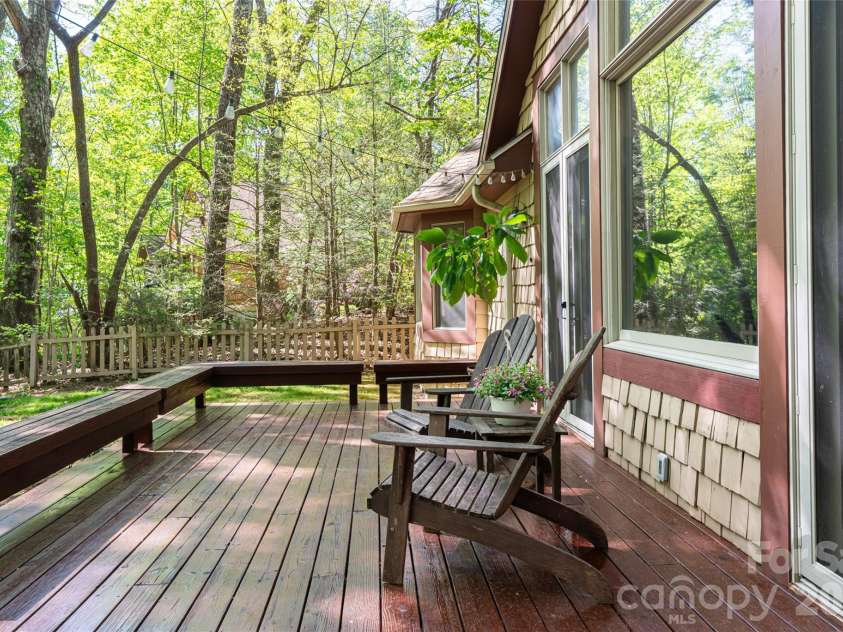 109 Little Cherokee Ridge, Hendersonville, NC 28739.  MLS# CAR4374355, YatesRealty ID 19606. Back deck