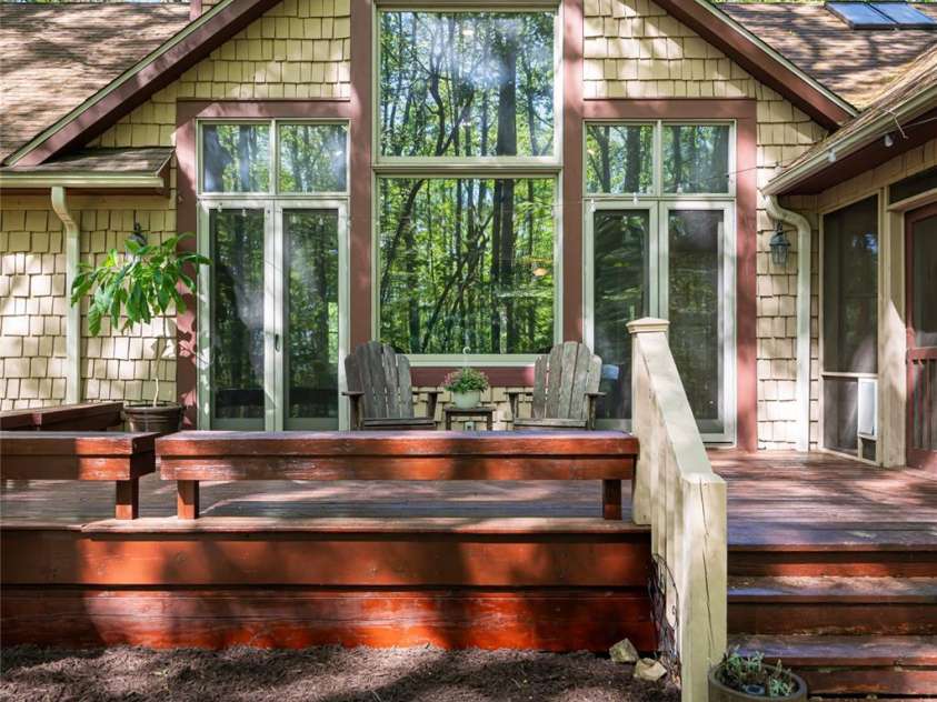 109 Little Cherokee Ridge, Hendersonville, NC 28739.  MLS# CAR4374355, YatesRealty ID 19606. Back deck