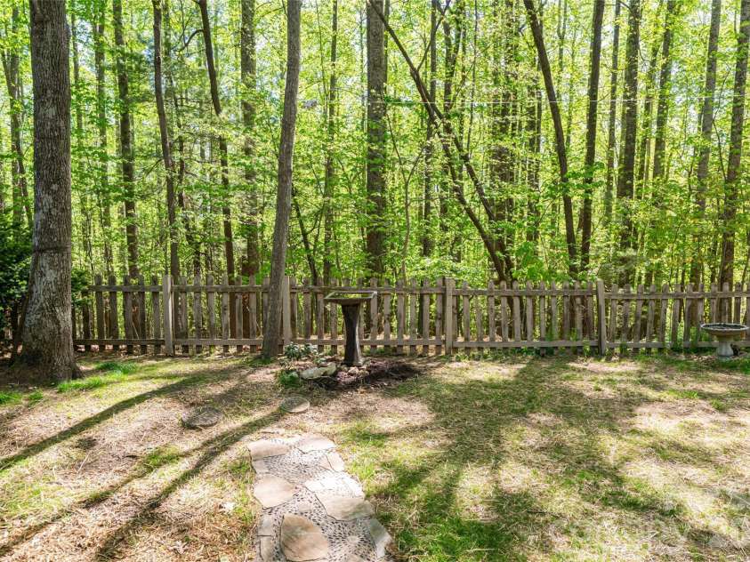 109 Little Cherokee Ridge, Hendersonville, NC 28739.  MLS# CAR4374355, YatesRealty ID 19606. Back yard