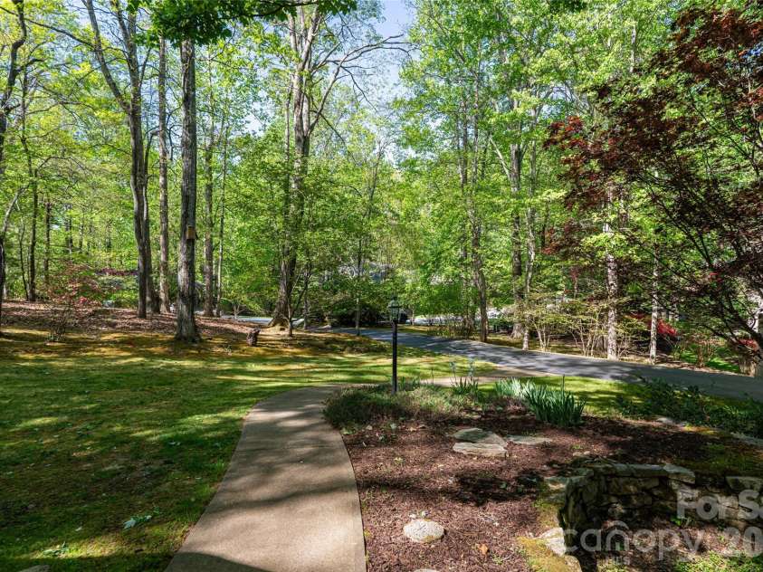 109 Little Cherokee Ridge, Hendersonville, NC 28739.  MLS# CAR4374355, YatesRealty ID 19606. Back yard