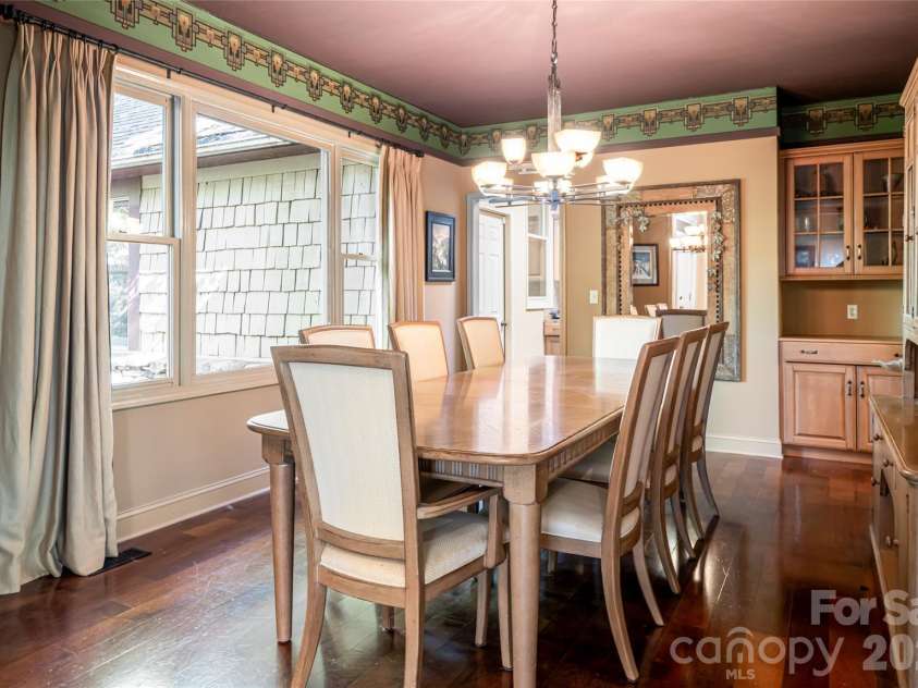 109 Little Cherokee Ridge, Hendersonville, NC 28739.  MLS# CAR4374355, YatesRealty ID 19606. Formal dining