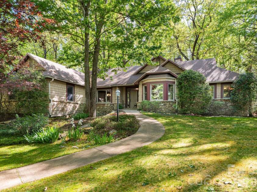 109 Little Cherokee Ridge, Hendersonville, NC 28739.  MLS# CAR4374355, YatesRealty ID 19606. Front exterior