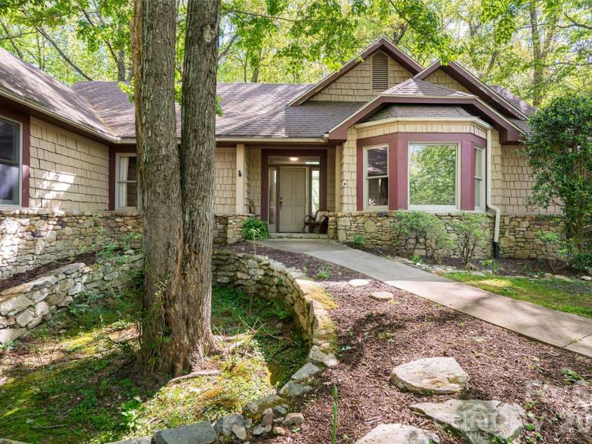109 Little Cherokee Ridge, Hendersonville, NC 28739.  MLS# CAR4374355, YatesRealty ID 19606. Front exterior