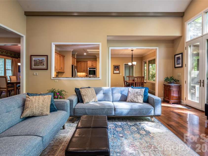 109 Little Cherokee Ridge, Hendersonville, NC 28739.  MLS# CAR4374355, YatesRealty ID 19606. Open to kitchen