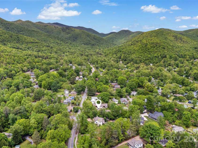 3 Teresa Way, Black Mountain, NC 28711.  MLS# CAR4245205, YatesRealty ID 19607. 