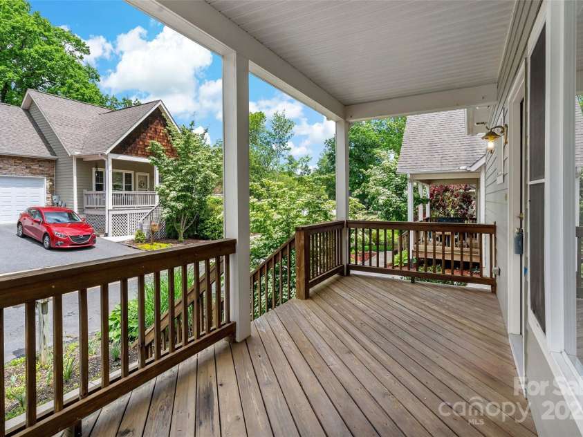 3 Teresa Way, Black Mountain, NC 28711.  MLS# CAR4245205, YatesRealty ID 19607. 