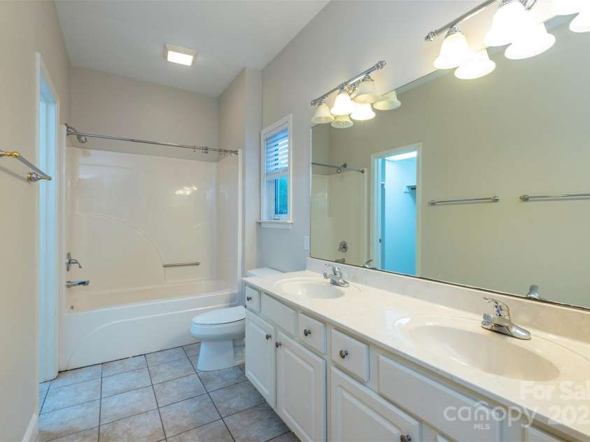 3 Teresa Way, Black Mountain, NC 28711.  MLS# CAR4245205, YatesRealty ID 19607. 