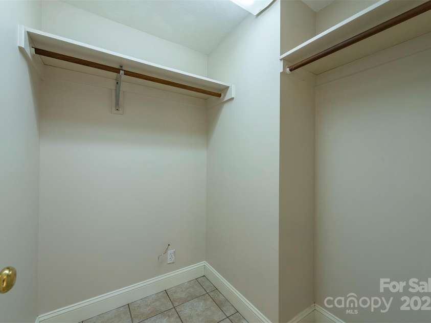 3 Teresa Way, Black Mountain, NC 28711.  MLS# CAR4245205, YatesRealty ID 19607. 