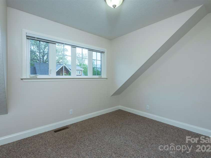 3 Teresa Way, Black Mountain, NC 28711.  MLS# CAR4245205, YatesRealty ID 19607. 