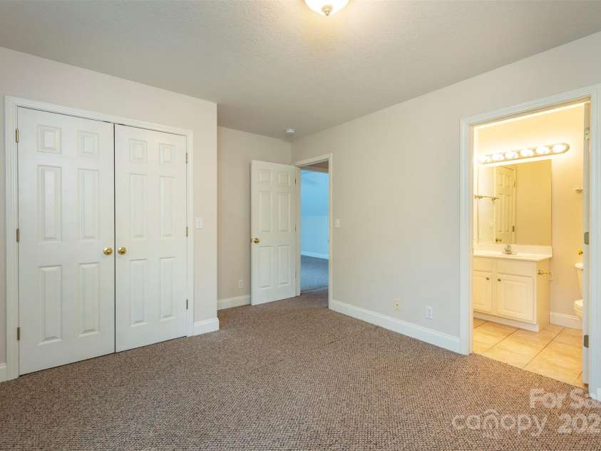 3 Teresa Way, Black Mountain, NC 28711.  MLS# CAR4245205, YatesRealty ID 19607. 