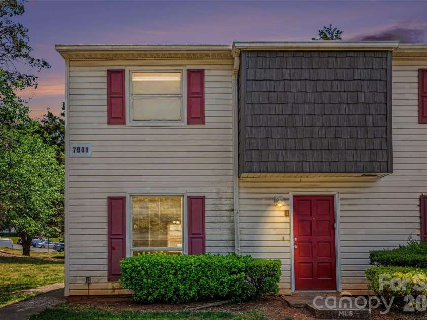 7901 Lakehouse Lane, Charlotte, NC 28210.  MLS# CAR4378130, YatesRealty ID 19607. 