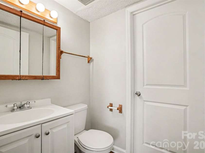 7901 Lakehouse Lane, Charlotte, NC 28210.  MLS# CAR4378130, YatesRealty ID 19607. 
