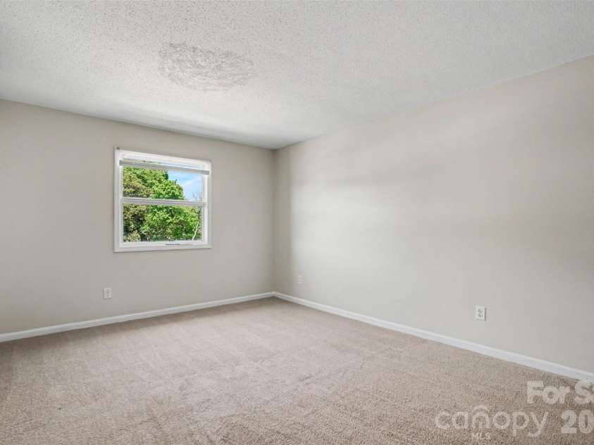 7901 Lakehouse Lane, Charlotte, NC 28210.  MLS# CAR4378130, YatesRealty ID 19607. 