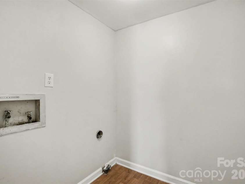 7901 Lakehouse Lane, Charlotte, NC 28210.  MLS# CAR4378130, YatesRealty ID 19607. 