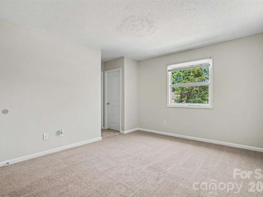 7901 Lakehouse Lane, Charlotte, NC 28210.  MLS# CAR4378130, YatesRealty ID 19607. 