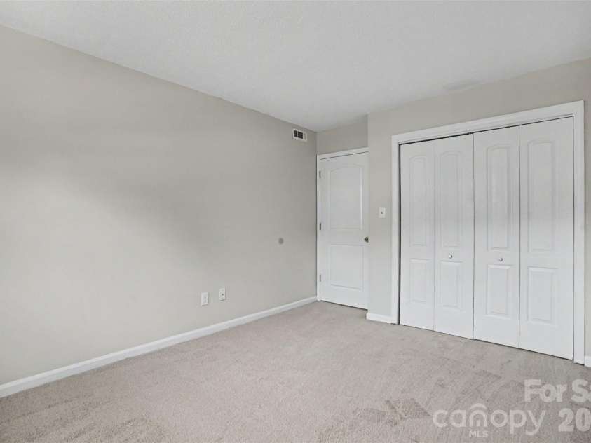 7901 Lakehouse Lane, Charlotte, NC 28210.  MLS# CAR4378130, YatesRealty ID 19607. 