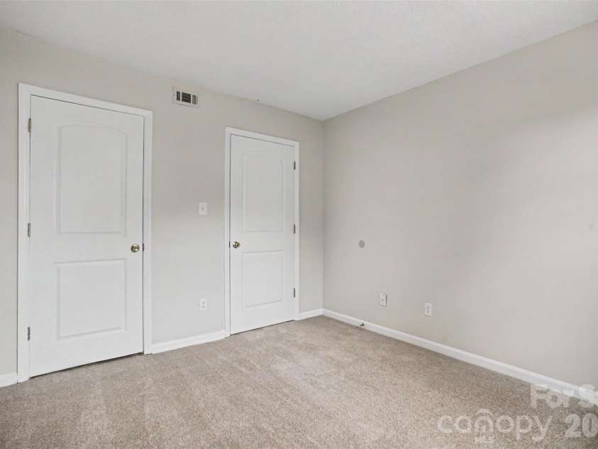 7901 Lakehouse Lane, Charlotte, NC 28210.  MLS# CAR4378130, YatesRealty ID 19607. 