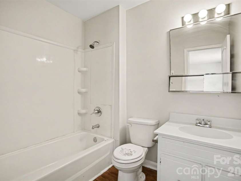 7901 Lakehouse Lane, Charlotte, NC 28210.  MLS# CAR4378130, YatesRealty ID 19607. 