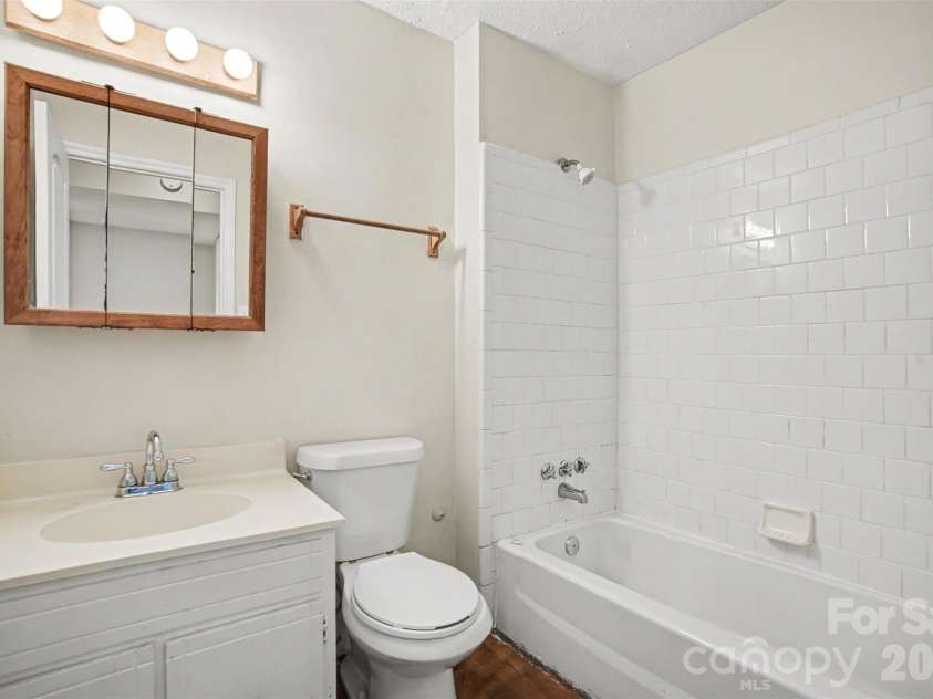 7901 Lakehouse Lane, Charlotte, NC 28210.  MLS# CAR4378130, YatesRealty ID 19607. 