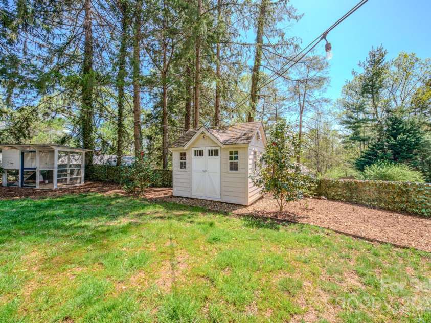 10 Clearbrook Road, Asheville, NC 28805.  MLS# CAR4238252, YatesRealty ID 19609. Flat backyard with space for all. Family parties are no problem.
