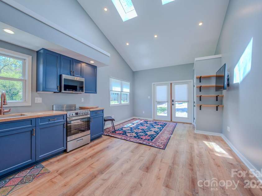 10 Clearbrook Road, Asheville, NC 28805.  MLS# CAR4238252, YatesRealty ID 19609. Great room in the in  law suite. Independent heating and hot water.