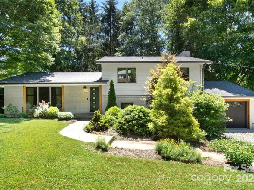10 Clearbrook Road, Asheville, NC 28805.  MLS# CAR4238252, YatesRealty ID 19609. Multigenerational living in Kenilworth. Come see.