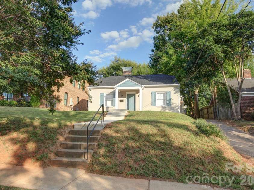 1511 Southwood Avenue, Charlotte, NC 28203.  MLS# CAR4361597, YatesRealty ID 19609. 