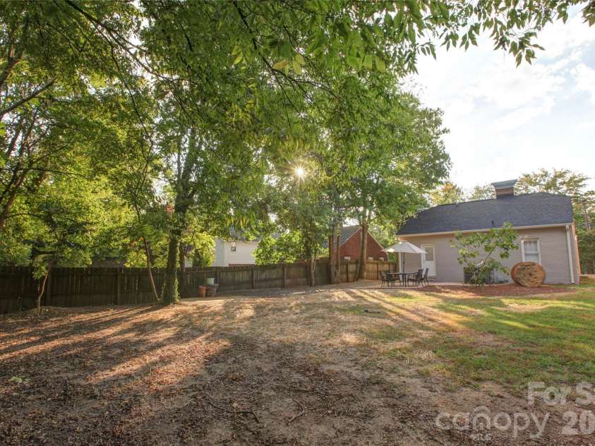 1511 Southwood Avenue, Charlotte, NC 28203.  MLS# CAR4361597, YatesRealty ID 19609. 