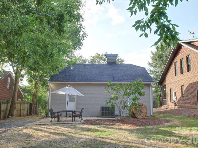 1511 Southwood Avenue, Charlotte, NC 28203.  MLS# CAR4361597, YatesRealty ID 19609. 
