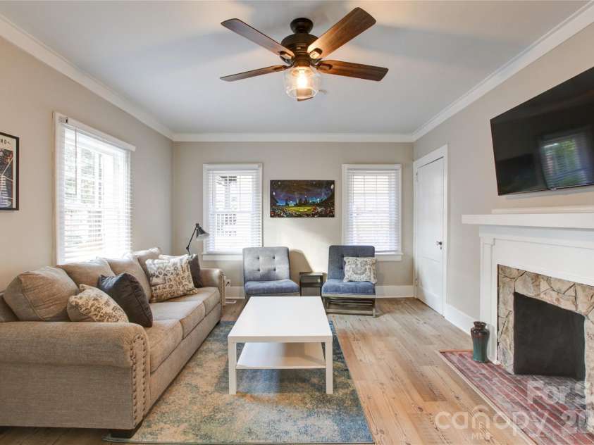 1511 Southwood Avenue, Charlotte, NC 28203.  MLS# CAR4361597, YatesRealty ID 19609. 