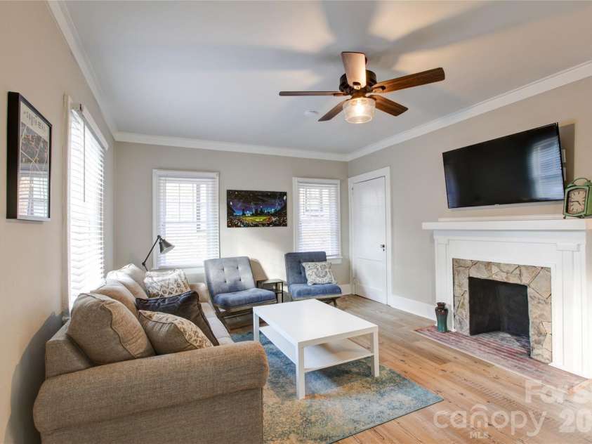 1511 Southwood Avenue, Charlotte, NC 28203.  MLS# CAR4361597, YatesRealty ID 19609. 