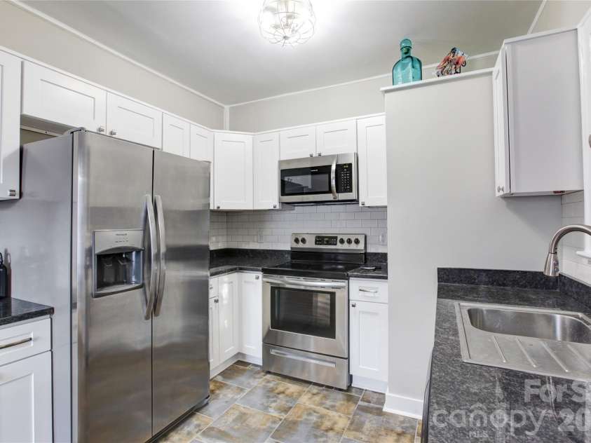 1511 Southwood Avenue, Charlotte, NC 28203.  MLS# CAR4361597, YatesRealty ID 19609. 