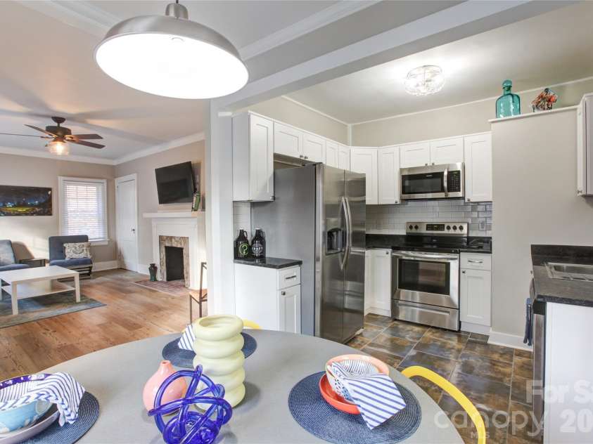 1511 Southwood Avenue, Charlotte, NC 28203.  MLS# CAR4361597, YatesRealty ID 19609. 