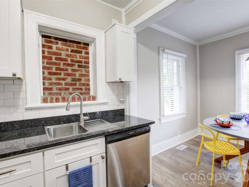 1511 Southwood Avenue, Charlotte, NC 28203.  MLS# CAR4361597, YatesRealty ID 19609. 