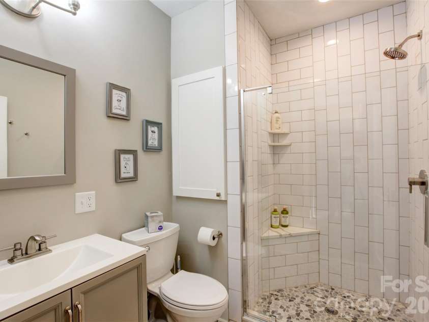 1511 Southwood Avenue, Charlotte, NC 28203.  MLS# CAR4361597, YatesRealty ID 19609. 