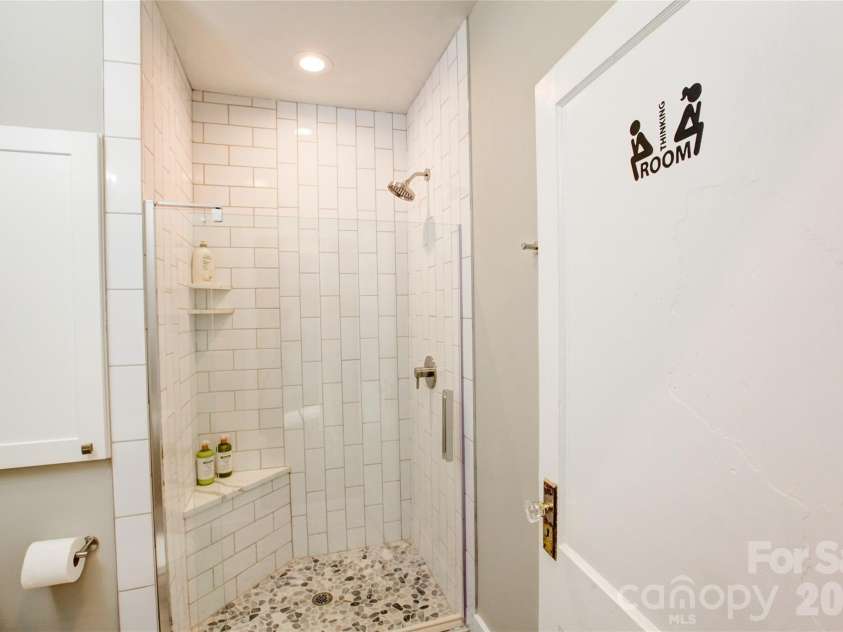 1511 Southwood Avenue, Charlotte, NC 28203.  MLS# CAR4361597, YatesRealty ID 19609. 