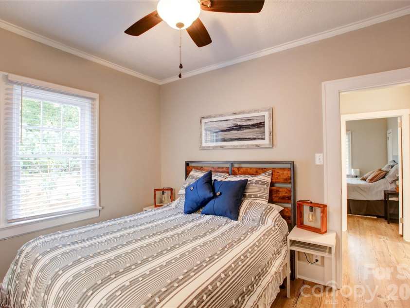 1511 Southwood Avenue, Charlotte, NC 28203.  MLS# CAR4361597, YatesRealty ID 19609. 