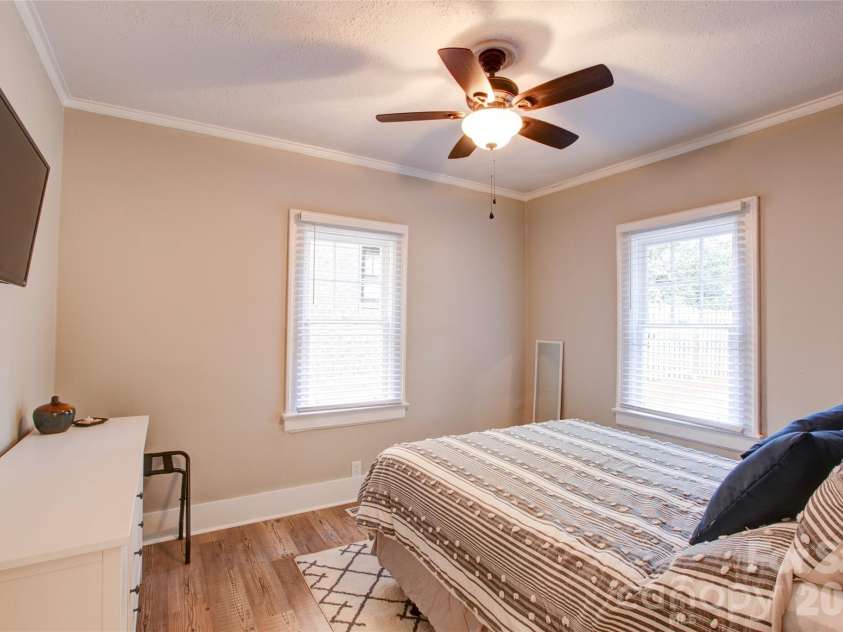 1511 Southwood Avenue, Charlotte, NC 28203.  MLS# CAR4361597, YatesRealty ID 19609. 