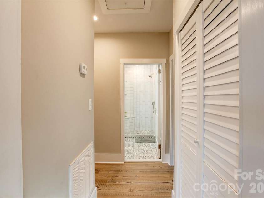 1511 Southwood Avenue, Charlotte, NC 28203.  MLS# CAR4361597, YatesRealty ID 19609. 