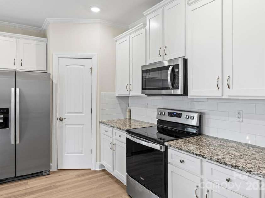 159 Tanner Loop, Troutman, NC 28166.  MLS# CAR4196119, YatesRealty ID 1961. Kitchen includes all appliances