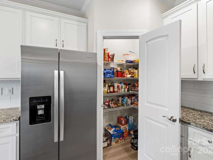 159 Tanner Loop, Troutman, NC 28166.  MLS# CAR4196119, YatesRealty ID 1961. Stainless steel appliances are included with this home