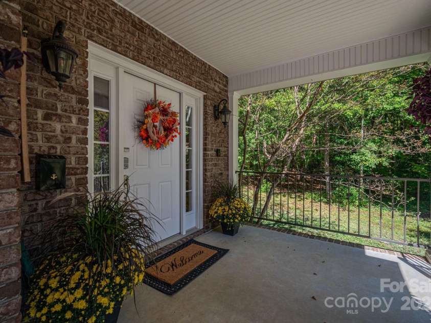 741 Sunridge Drive, Lincolnton, NC 28092.  MLS# CAR4305136, YatesRealty ID 1961. 