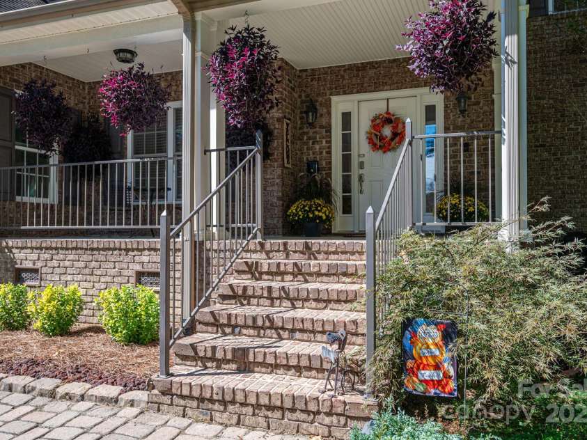 741 Sunridge Drive, Lincolnton, NC 28092.  MLS# CAR4305136, YatesRealty ID 1961. 