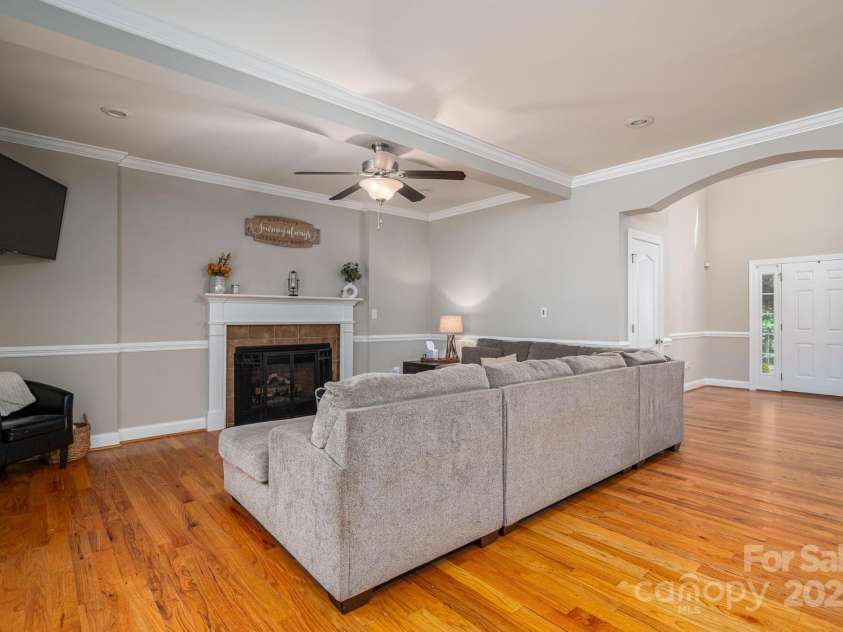 741 Sunridge Drive, Lincolnton, NC 28092.  MLS# CAR4305136, YatesRealty ID 1961. 